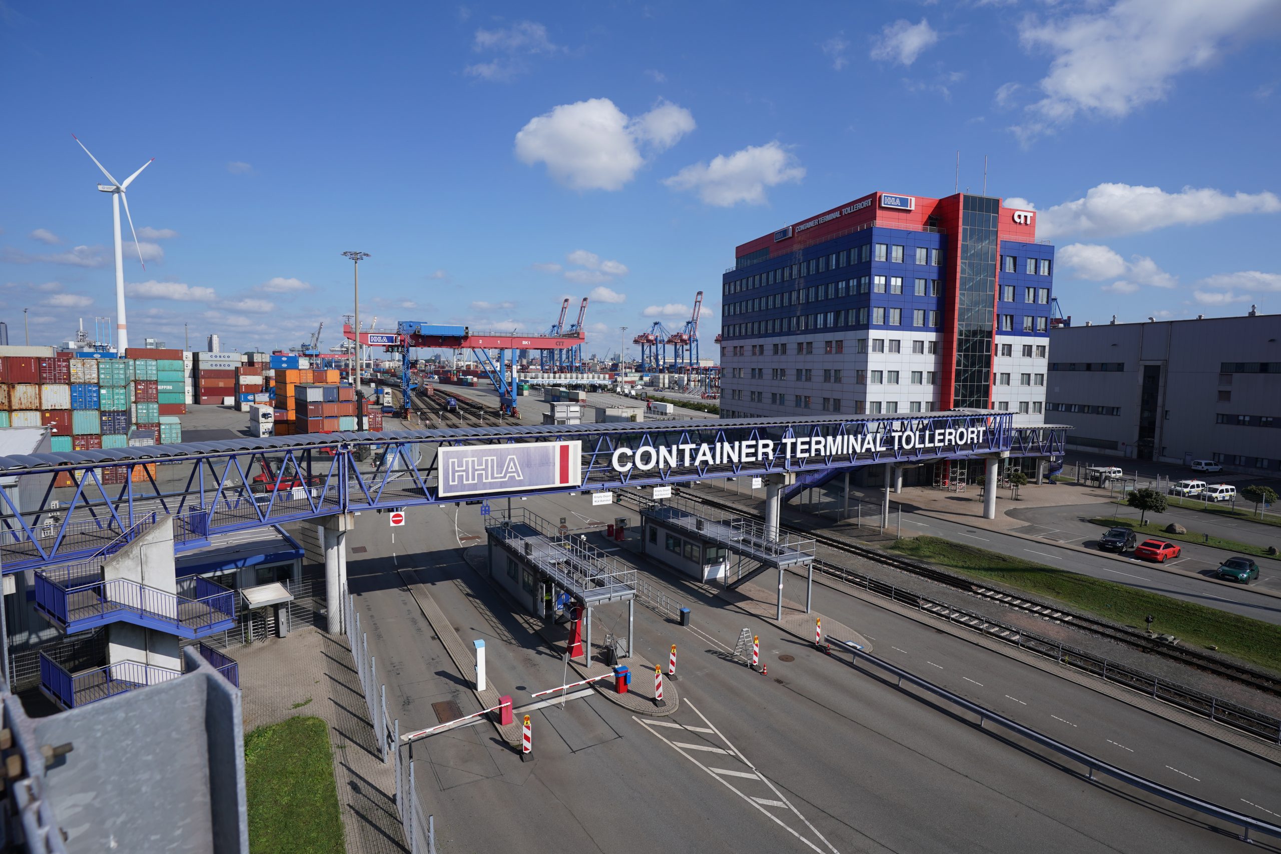 Container Terminal Tollerort Hamburger Hafen Sonnenschein Wolken
