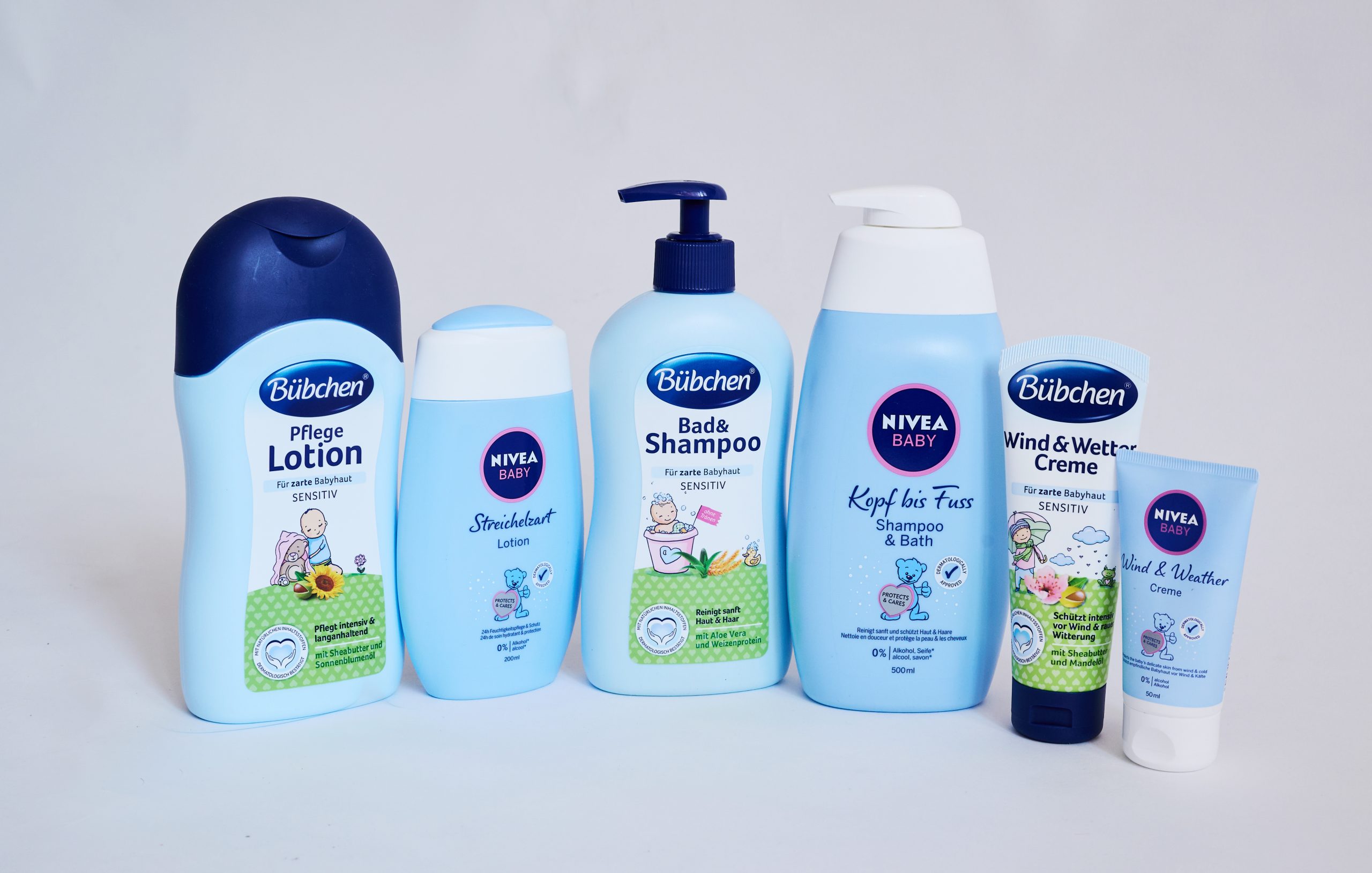 Babypflege-Produkte von Nivea und Bübchen in ähnlichen blauen Verpackungen