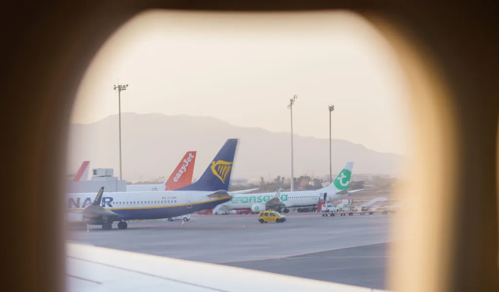 Blick auf den Flughafen Aeropuerto de Son San Juan in Palma de Mallorca.