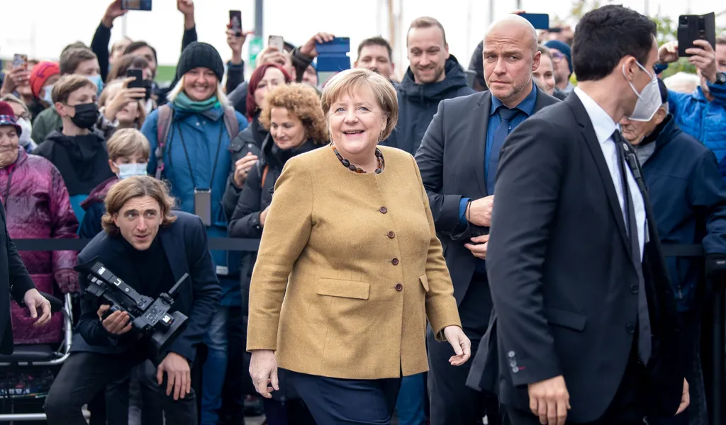 Merkel badet in der Menge