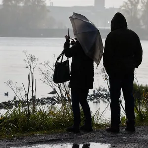 Spaziergänger an der Alster