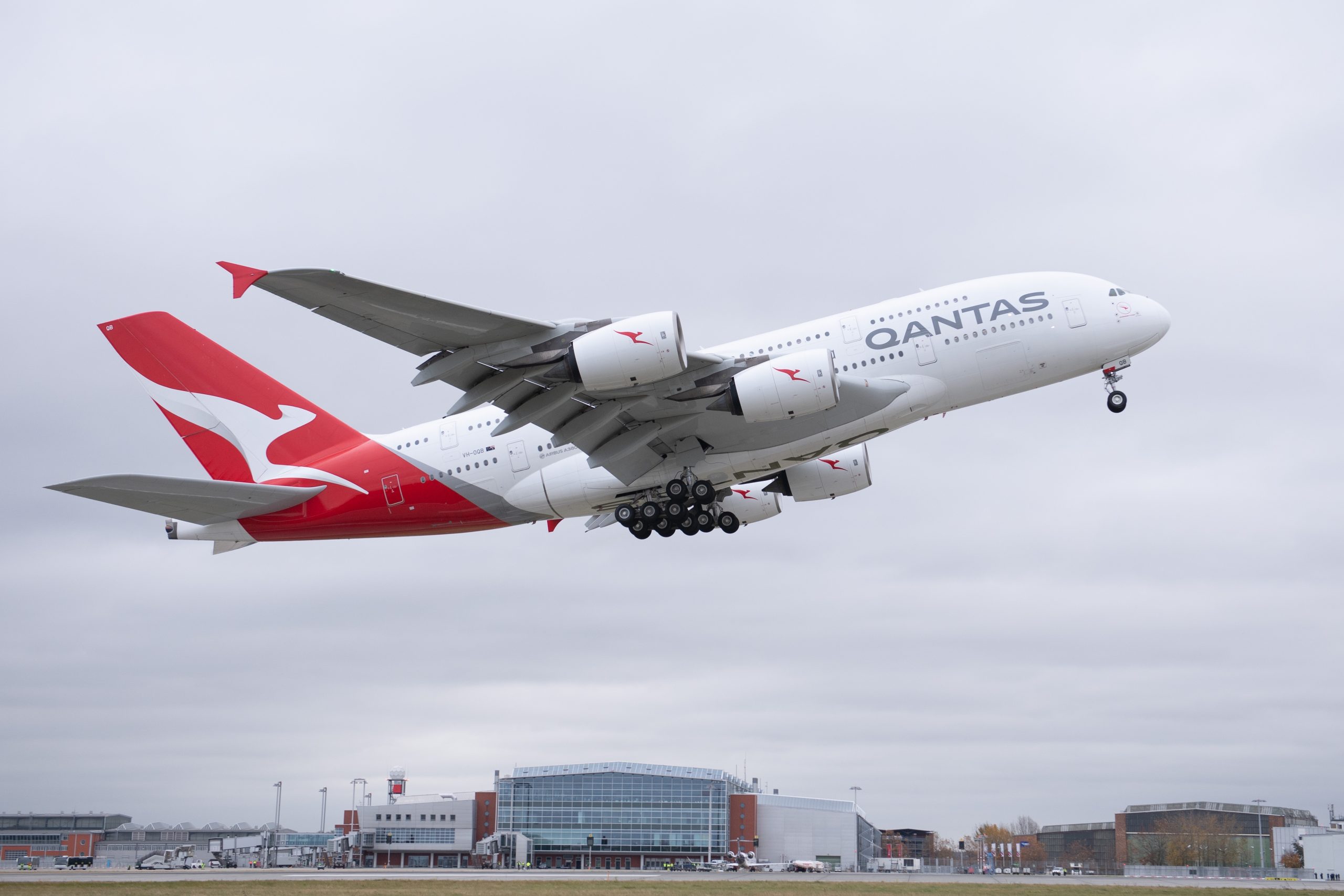 Die A380 von Airbus soll nach langer Corona-Pause nun wieder für Langstreckenflüge eingesetzt werden.