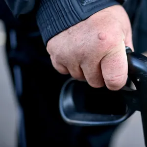 Ob der Mann, der Rente einfordert, tatsächlich 102 oder doch nur 50 Jahre alt ist, soll vor Gericht geklärt werden.