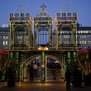 Der Eingangsbereich vom Roncalli-Weihnachtsmarkt