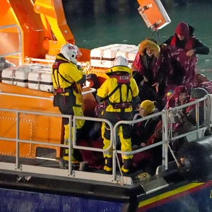 Menschen auf einem Schiff