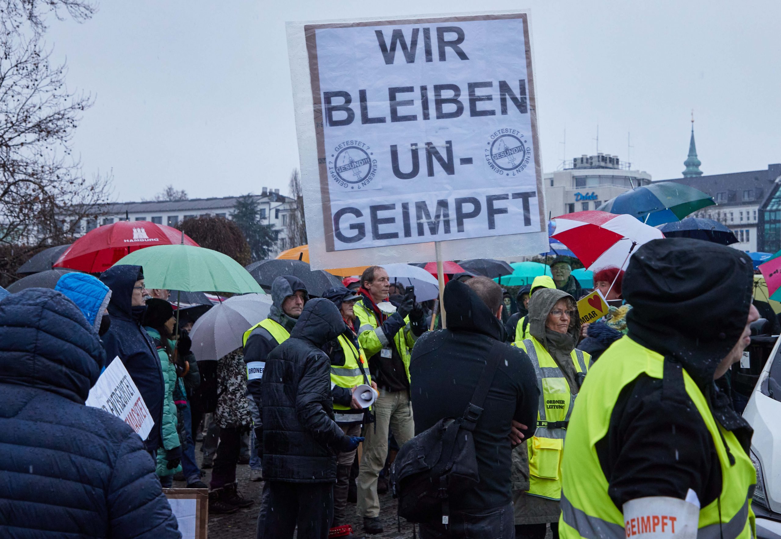 Teilnehmer einer Impfverweigerer-Demo in Hamburg.