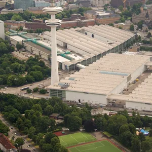 Luftbild Hamburg, Messehallen und Fernsehturm. Bald feiert hier die berühmte Kunstmesse Jubiläum