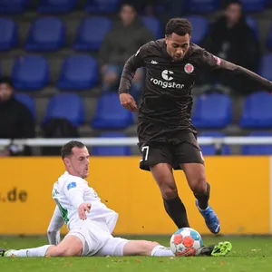 Etienne Amenyido im Testspiel gegen Viborg