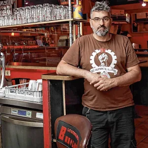 Stephan Fehrenbach, Inhaber der Bar „Laundrette“ in Ottensen, fordert einen zweiwöchigen Lockdown.