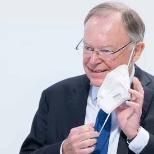 Stephan Weil, Niedersachsens Ministerpräsident, stellt die neue Corona-Verordnung vor: An öffentlichen Orten haben fast nur noch Geimpfte und Genesene Zutritt