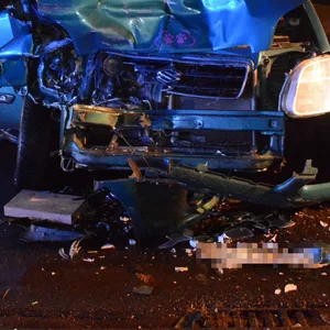 Der Suzuki musste nach dem Unfall abgeschleppt werden.