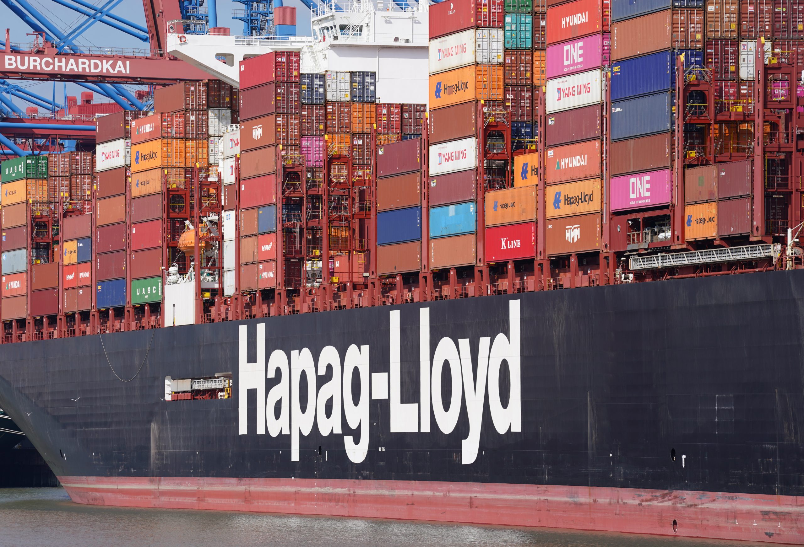 Containerschiff von Hapag-Lloyd
