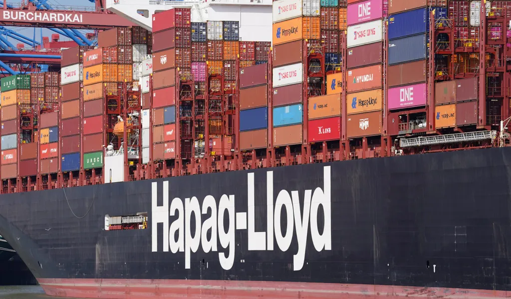 Containerschiff von Hapag-Lloyd