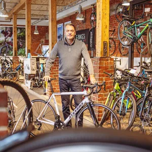 Wolfgang von Hacht ist einer der Gründer des „Radsport von Nacht“ in der Breitenfelder Straße.
