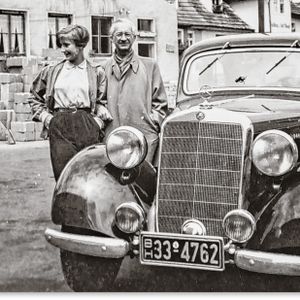 170er Mercedes mit Kennzeichen „BH“ für „Britische Zone Hamburg“, das es bis 1956 gab.