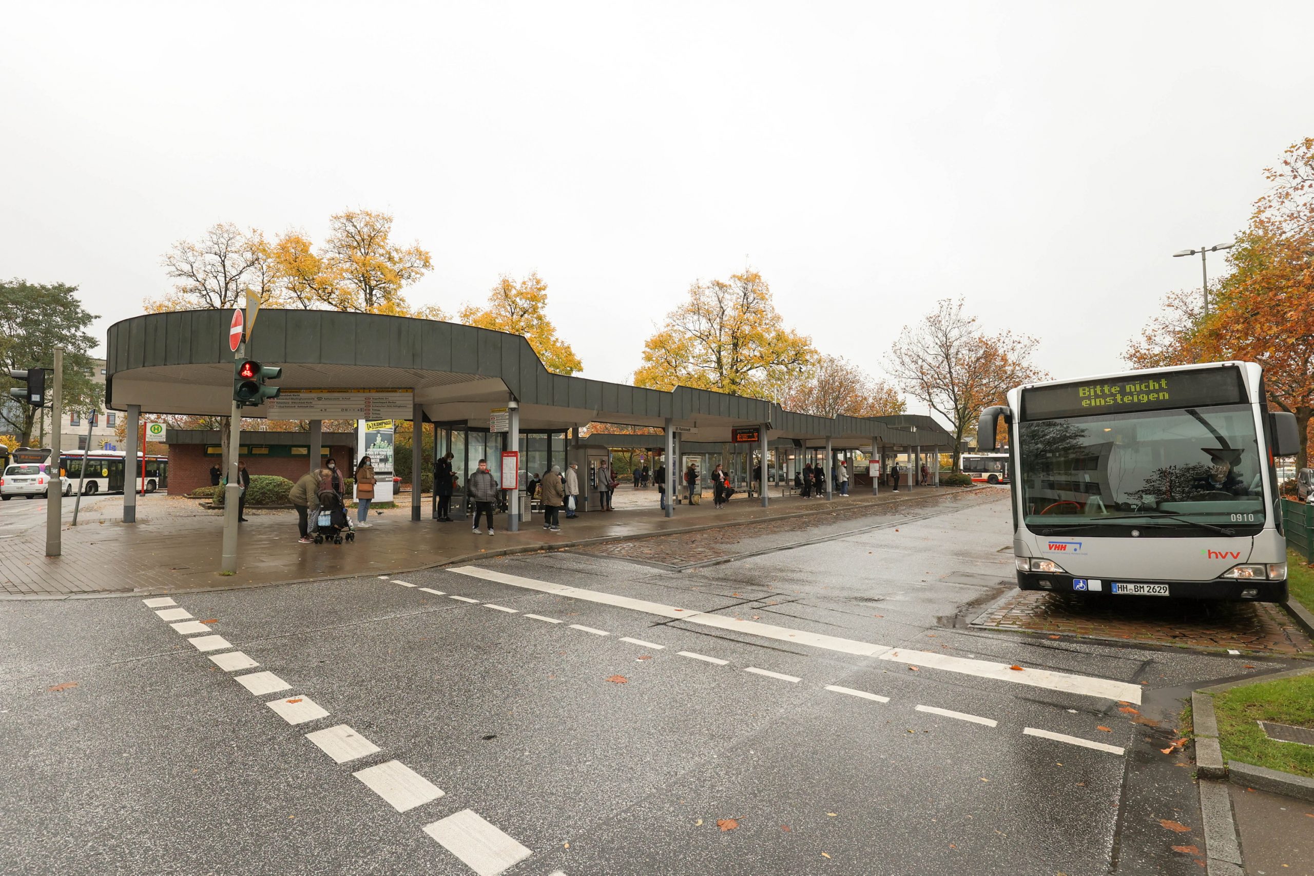 So sieht er derzeit noch aus: Der Busbahnhof am Bahnhof in Rahlstedt.