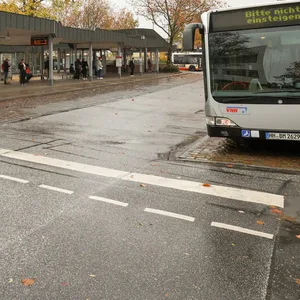 So sieht er derzeit noch aus: Der Busbahnhof am Bahnhof in Rahlstedt.