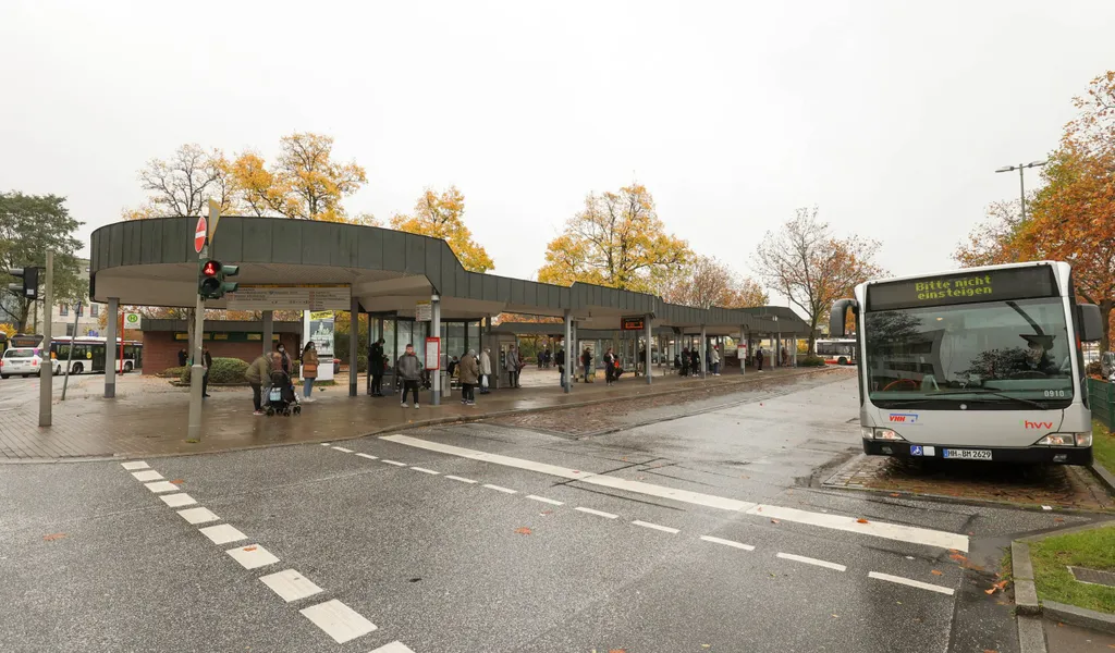 So sieht er derzeit noch aus: Der Busbahnhof am Bahnhof in Rahlstedt.
