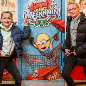 Kate Rasch und Jimmy Paulsen mit Jimmy´s „Spielwagen“