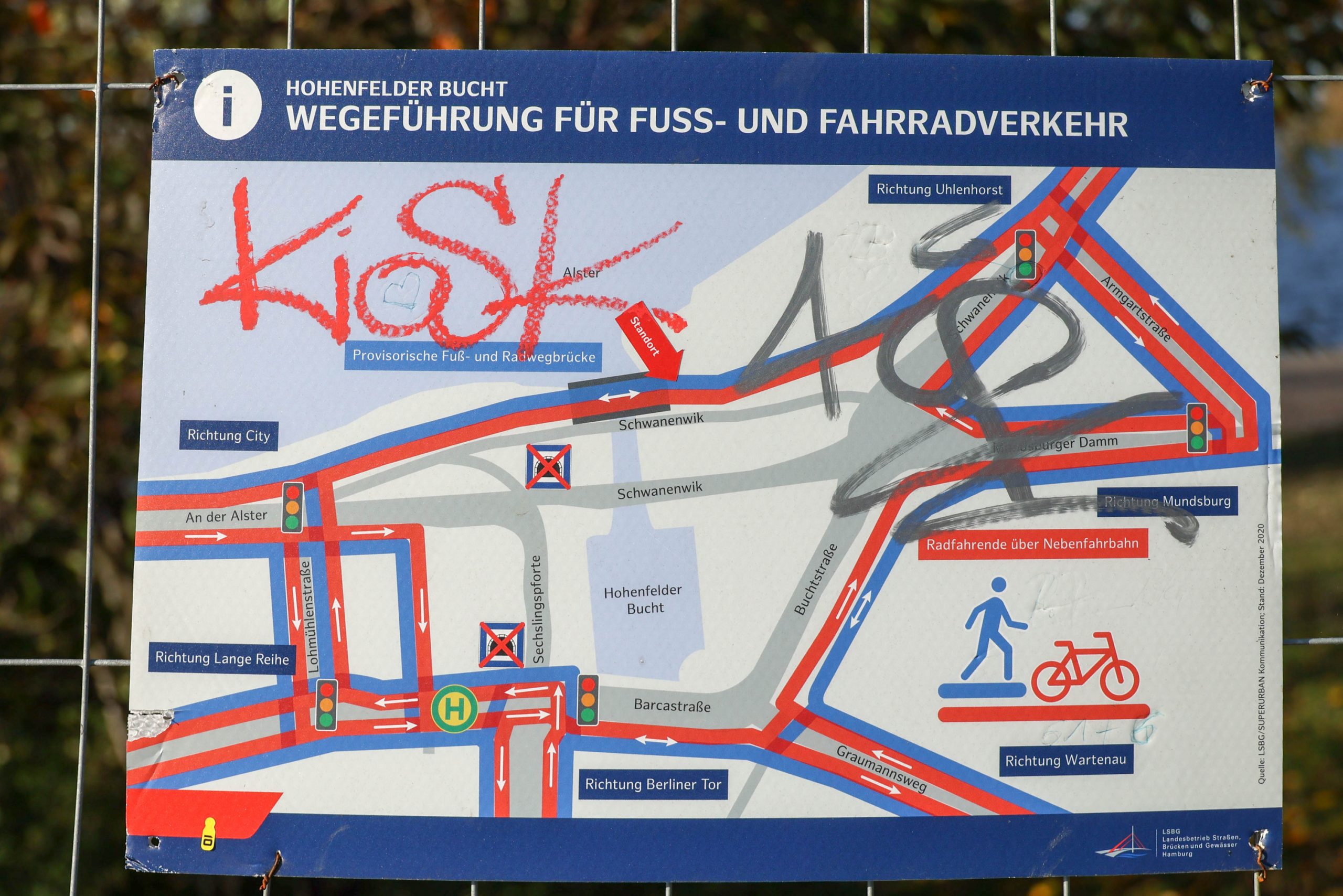 Verwirrendes Baustellen-Schild: Finden Sie den schnellsten Radweg von der Barcastraße zur Alster?
