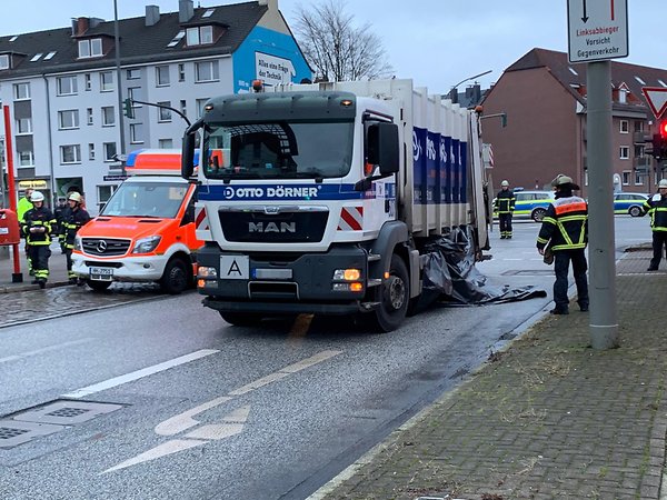 Müllwagen-Unfall am 13.1.2020 an der Kreuzung Rüterstraße/ Wendemuthstraße in Wandsbek
