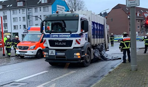 Müllwagen-Unfall am 13.1.2020 an der Kreuzung Rüterstraße/ Wendemuthstraße in Wandsbek