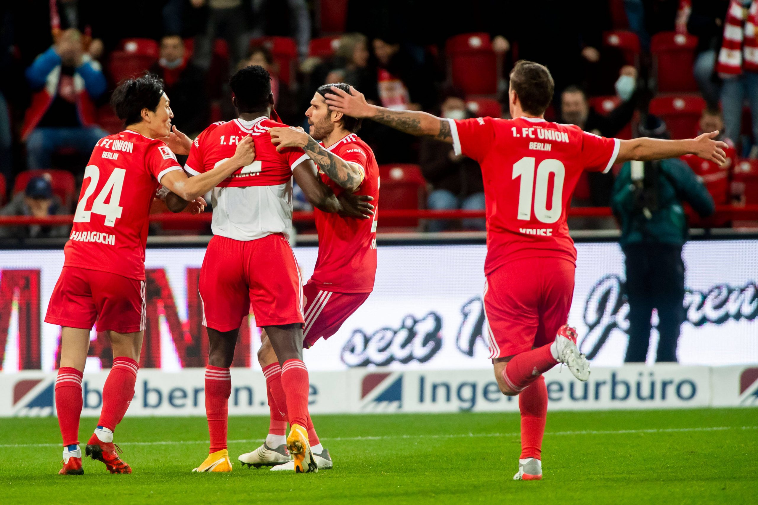 Union Berlin bejubelt den ersten Treffer zum 2:0-Derbysieg gegen Hertha.
