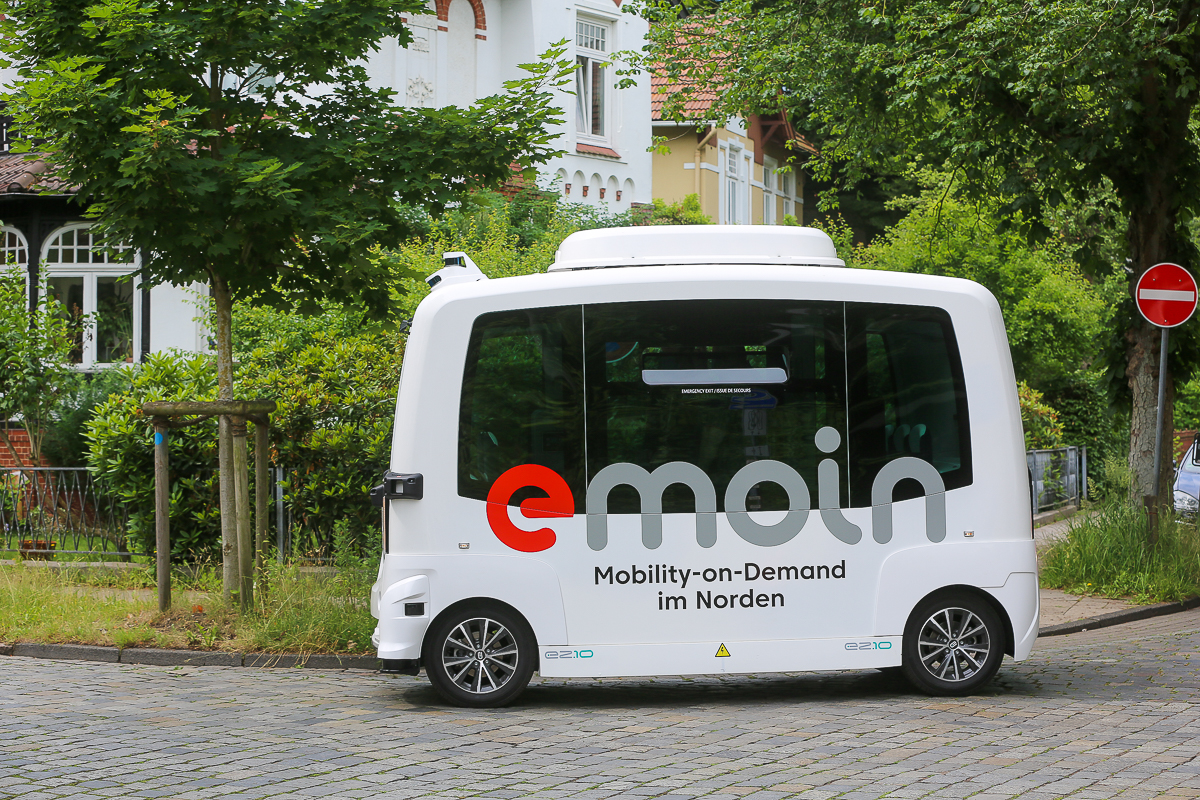 Der „emoin“ Roboter-Shuttle in Bergedorf hat in sechs Wochen über 1000 Fahrgäste an ihr Ziel gebracht.