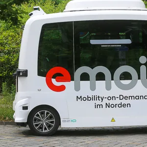 Der „emoin“ Roboter-Shuttle in Bergedorf hat in sechs Wochen über 1000 Fahrgäste an ihr Ziel gebracht.