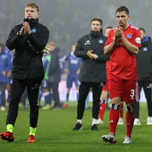 HSV-Ersatzkeeper Finn Böhmker (l.) in Karlsruhe.