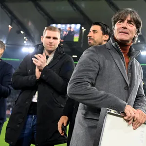 Ex-Bundestrainer Jogi Löw (r.) bei seiner Verabschiedung