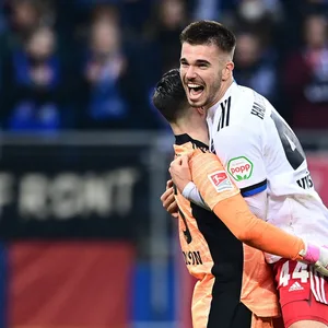 Die HSV-Profis Mario Vuskovic (r.) und Marko Johansson.