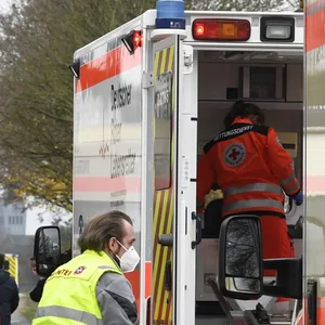 Betrunkener Mann aus Gifhorn greift Polizisten und Rettungskräfte an und beleidigt diese, als sie ihn bergen wollen (Symbolbild)