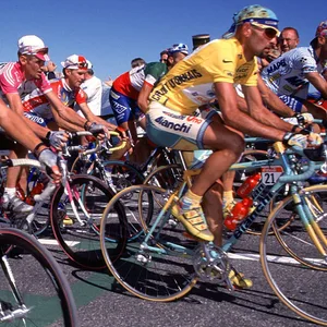 Marco Pantani (r.) und Jan Ullrich bei der Tour de France 1998