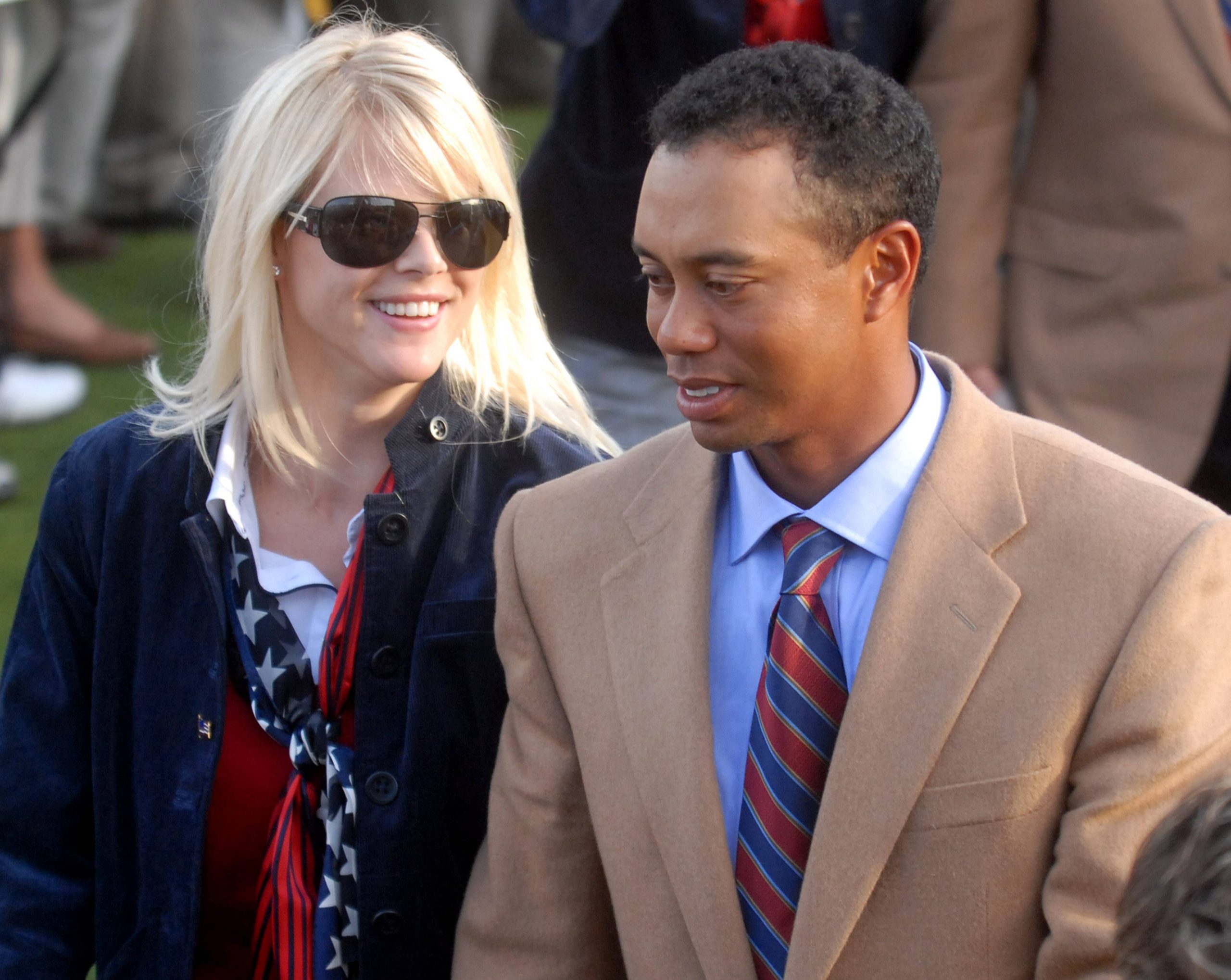 Elin Nordegren (l.) und Tiger Woods