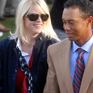 Elin Nordegren (l.) und Tiger Woods