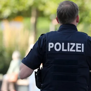 Polizist auf der Straße