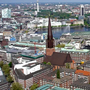 Ein Blick über Hamburg: Im Ranking der besten Städte Deutschlands büßte unsere Stadt an Wirtschaftskraft ein. (Symbolbild)