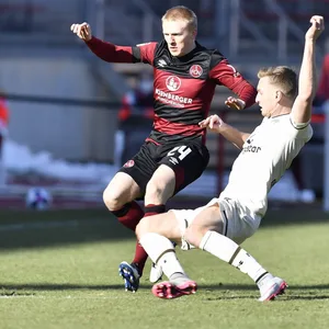 Mats Möller Daehli (l.) im Februar 2021 gegen den St. Paulianer Sebastian Ohlsson