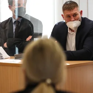 Boxer Tom Schwarz (r.) im Gerichtssaal