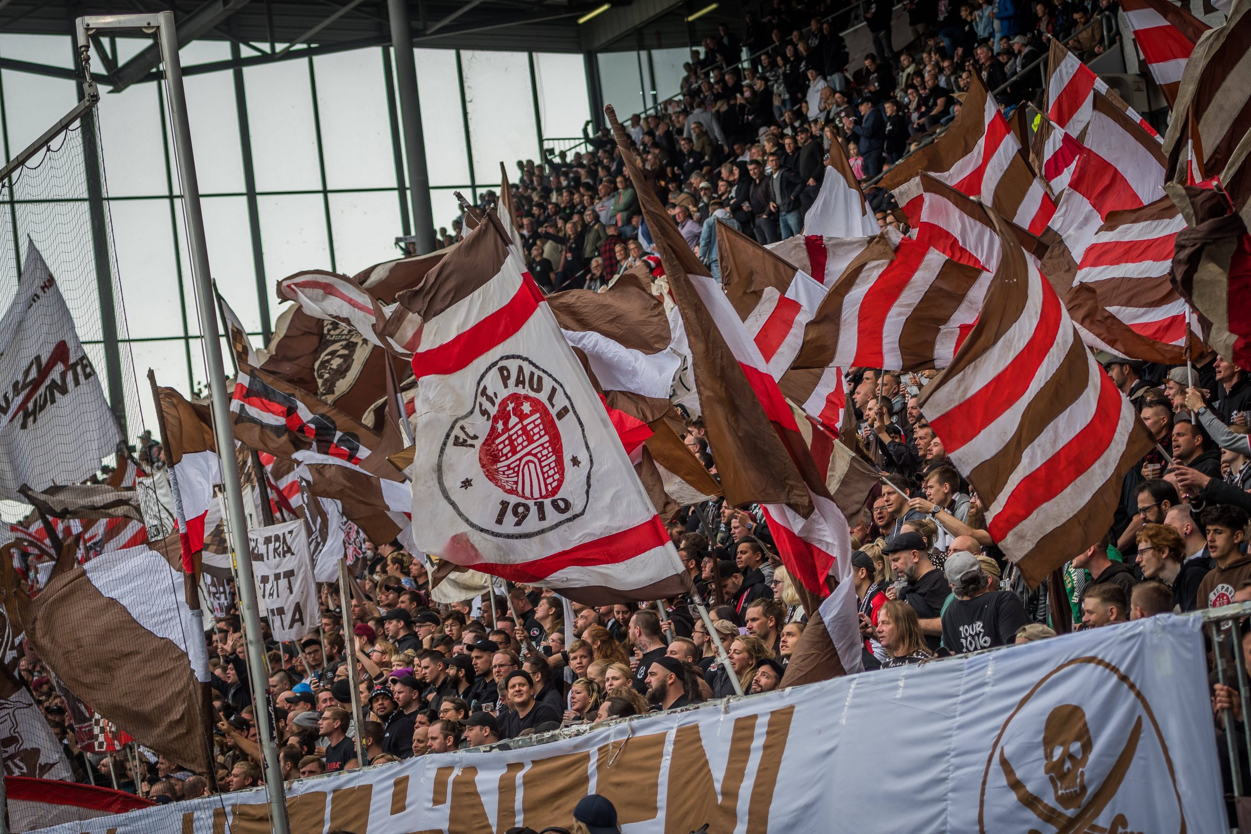 Fans des FC St. Pauli am Millerntor