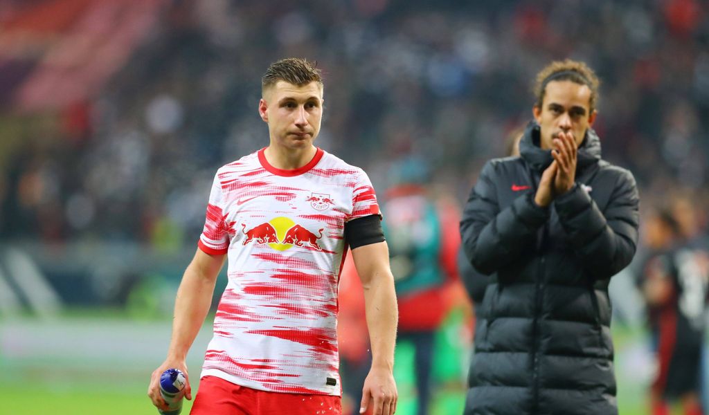 Willi Orban und Yussuf Poulsen von RB Leipzig