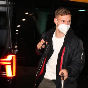 Bayern-Star Joshua Kimmich bei der Anreise in Wolfsburg.