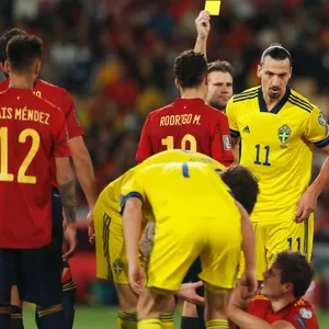 Zlatan Ibrahimovic foult Cesar Azpilicueta