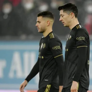 Lucas Hernandez und Robert Lewandoski vom FC Bayern München