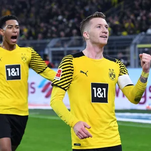 Marco Reus (r.) traf zum Dortmunder Sieg gegen Stuttgart.