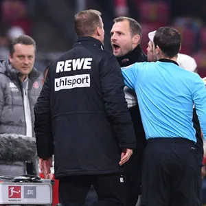 Bo Svensson von Mainz 05 und Kevin McKenna vom FC Köln