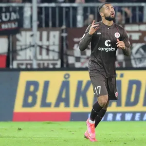 Daniel-Kofi Kyereh jubelt für den FC St. Pauli