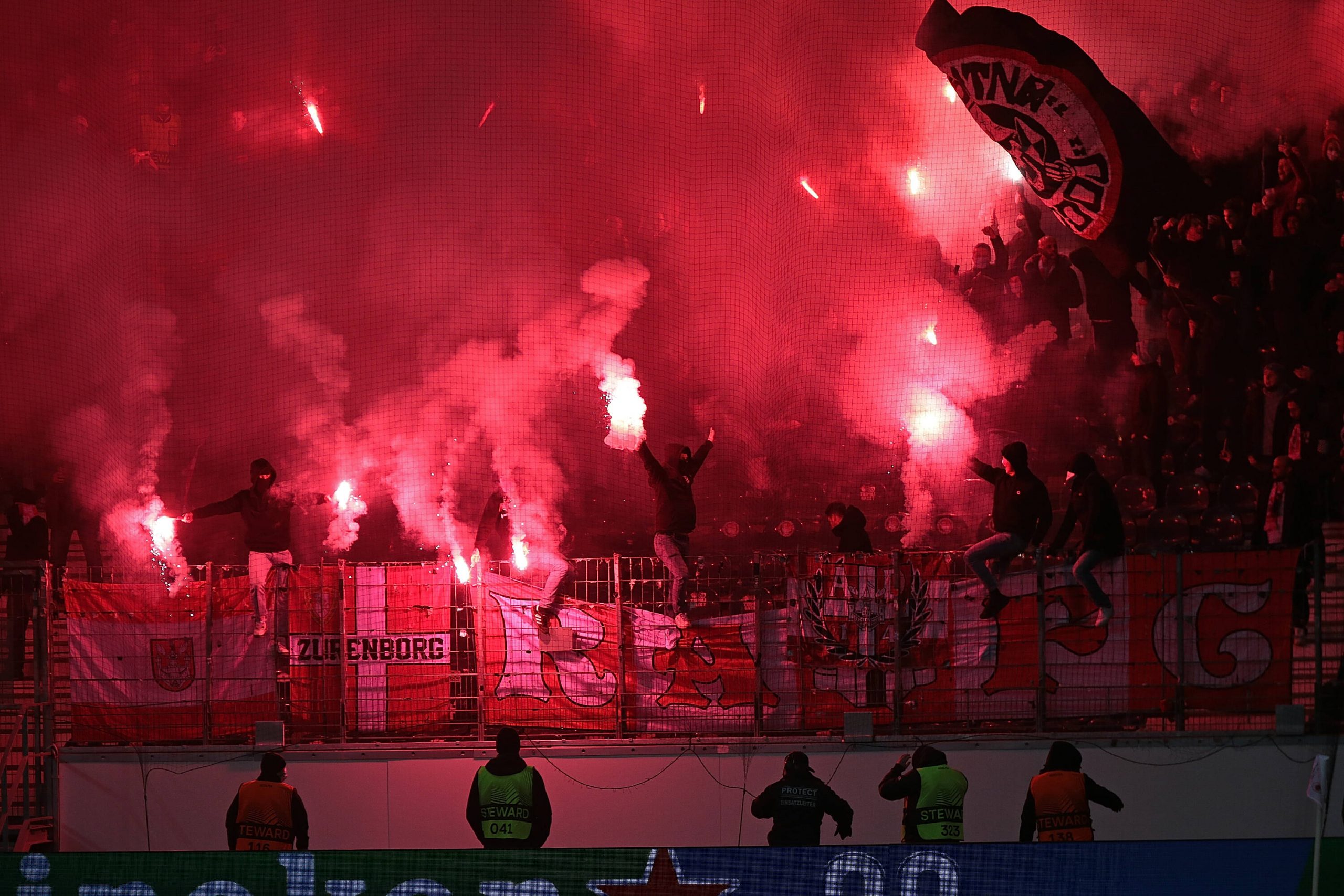 Europa League: Frankfurt- und Antwerpen-Fans sorgen für Chaos