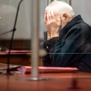 Prozess - 87-Jähriger bringt pflegebedürftige Ehefrau um